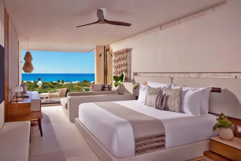 Paramount Oceanfront Suite