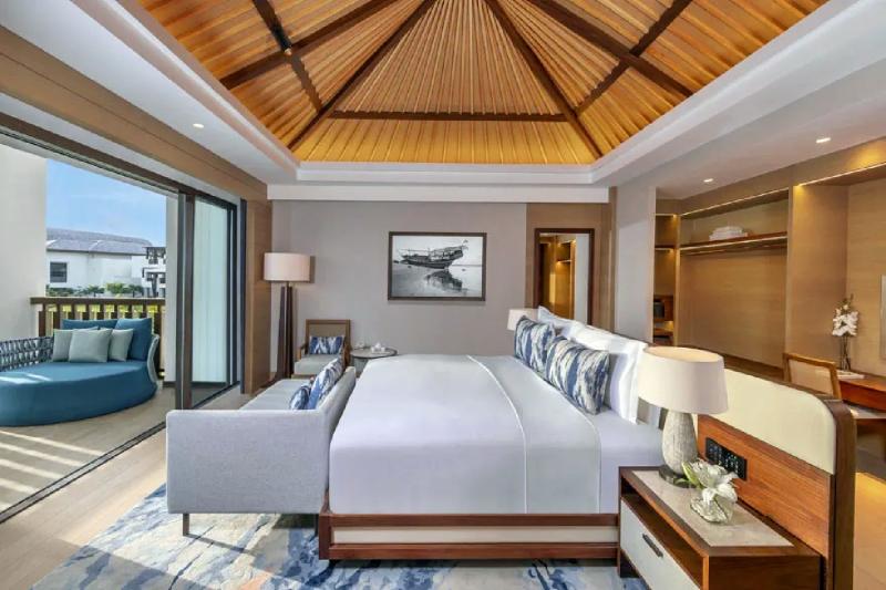 Deluxe Garden Terrace Suite