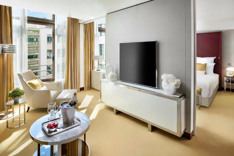 2 Bedroom Deluxe Suite