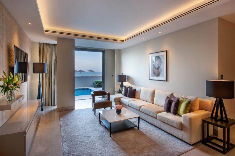 Grand Deluxe Pool Suite