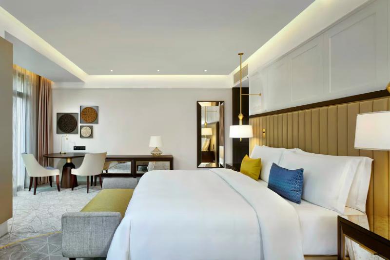 Corner Grand Deluxe Room