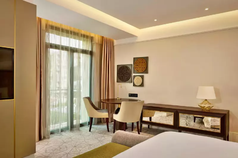 Corner Grand Deluxe Room