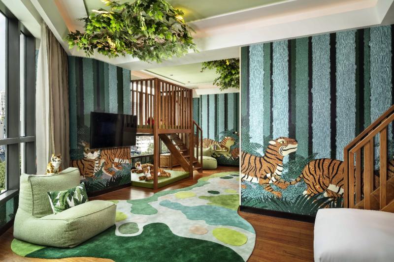 2 Bedroom Themed Family Suite