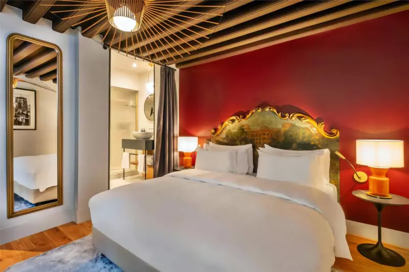 Premium Collection Room