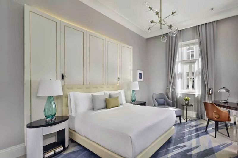 Superior Park View Room