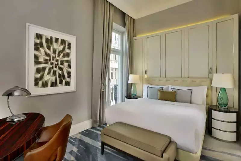 Superior Street View Room