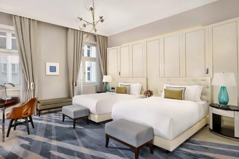 Deluxe Strip View Room