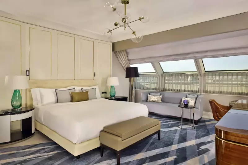 Club Park View Room