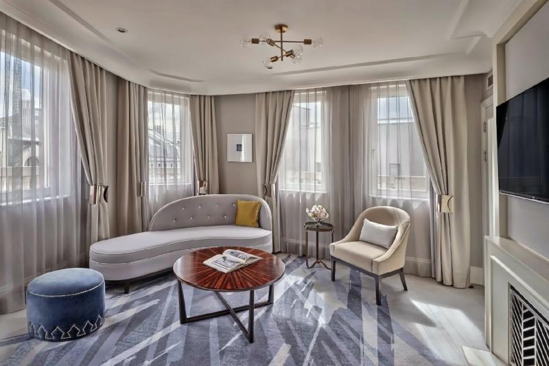 Deluxe Strip View Club Suite