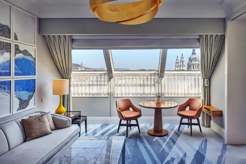 Skyline Park View Club Suite