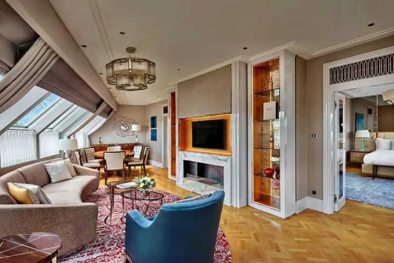 2 Bedroom Nora Strip View Club Suite