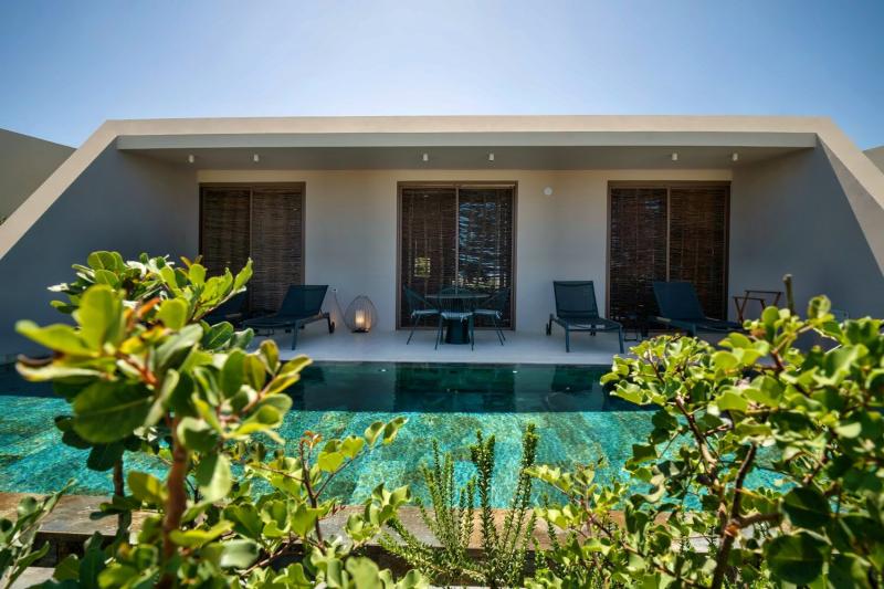 2 Bedroom Deluxe Pool Suite