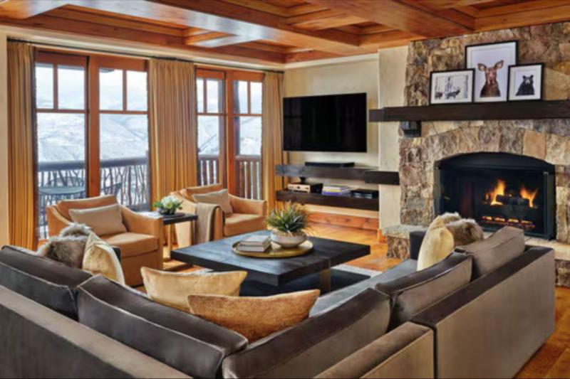 4 Bedroom Mountain View Penthouse Suite