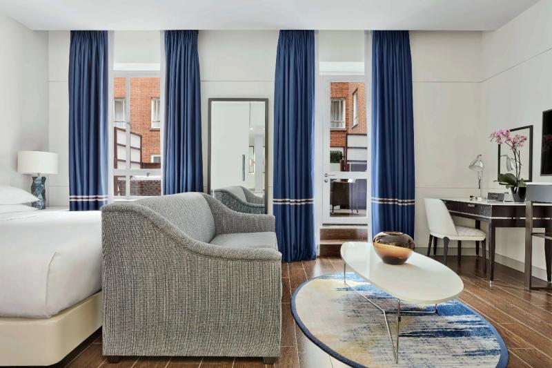 Balcony Club Junior Suite
