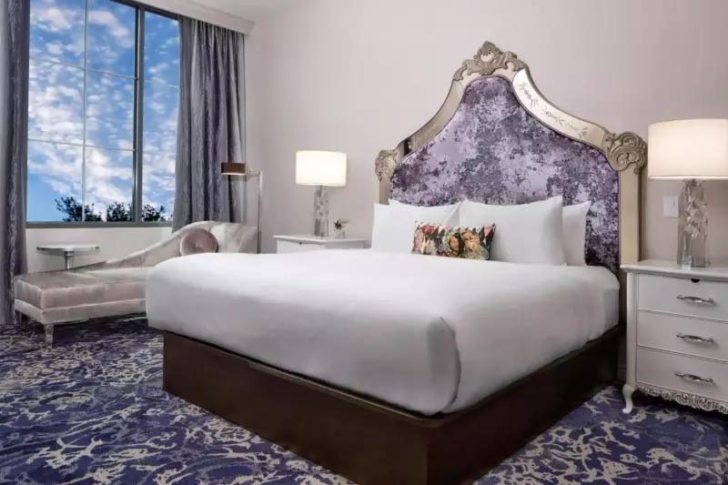 3 Muses Room