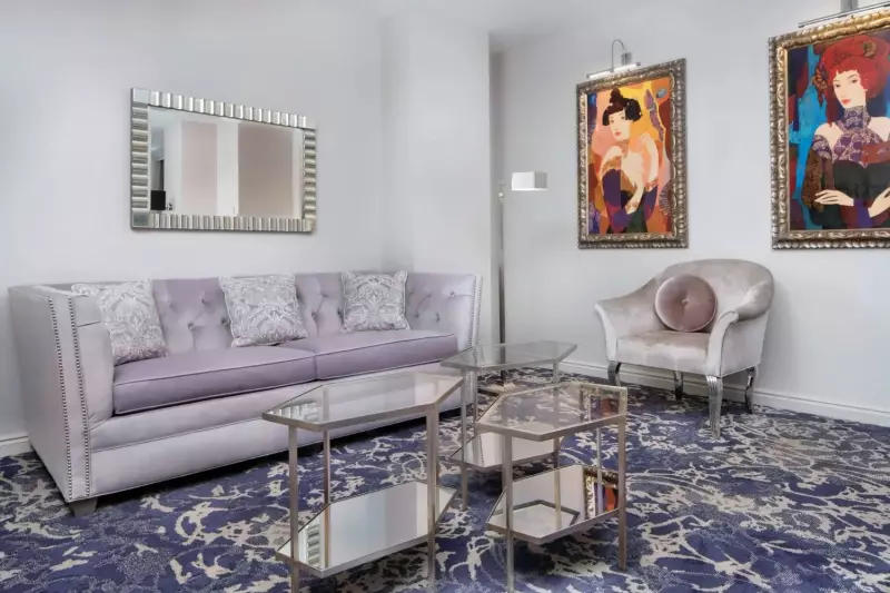 3 Muses Room