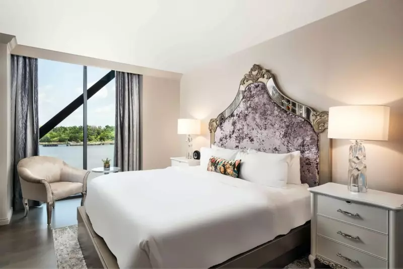 3 Muses Deluxe Room