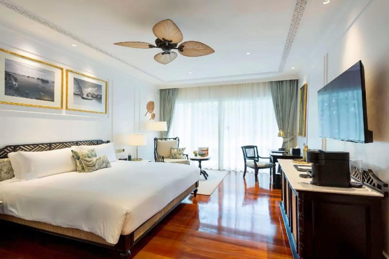 Signature Balcony Room