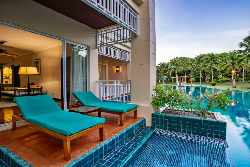 Pool Club Suite