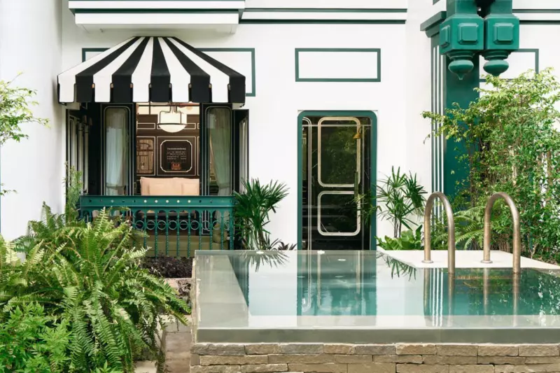 Premium Lake View Pool Room