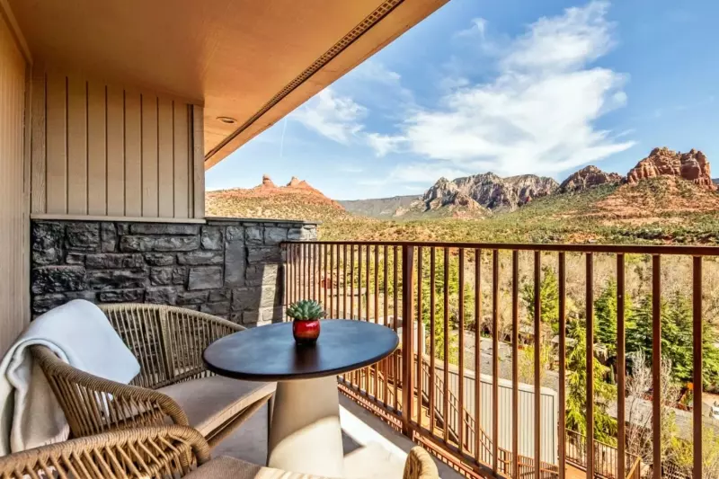 Cliffs Room 
