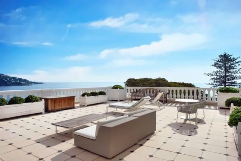 Ambassador Royal Suite