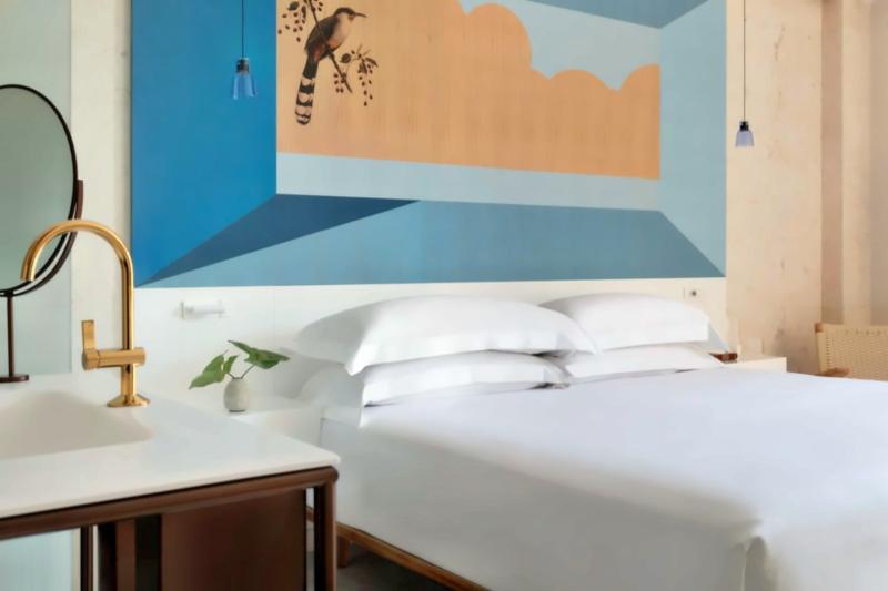 Essential Balcony Room