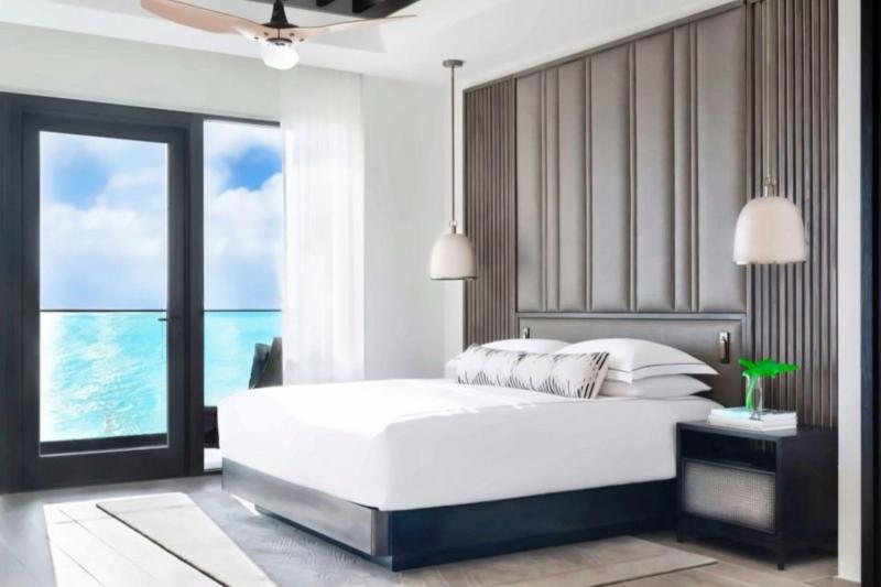 Presidential Pool Suite