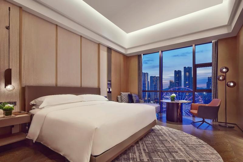 Classic Ferris Wheel View Room