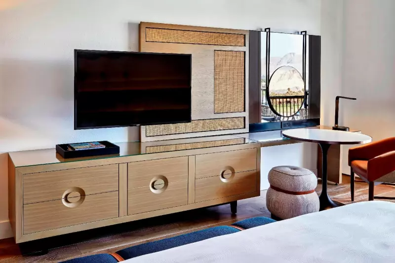 Springs Building Outer Wing Room