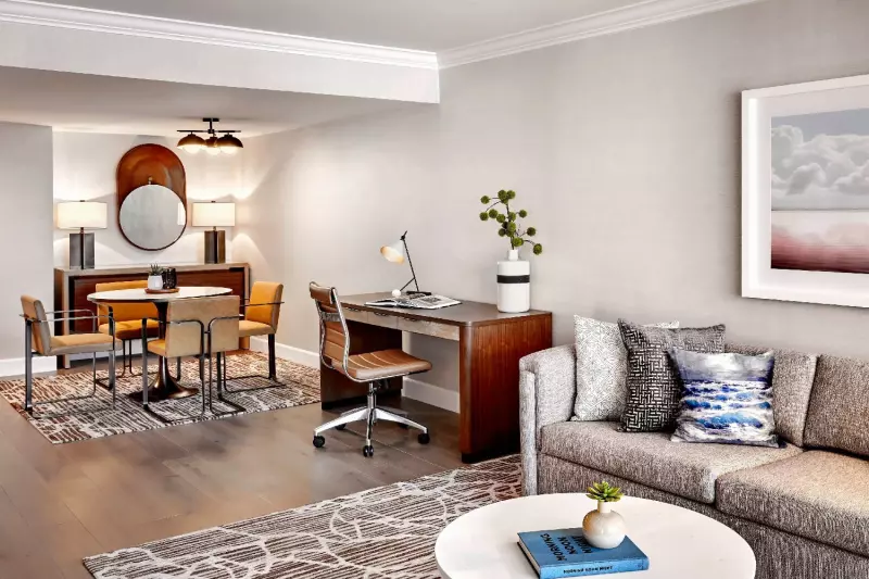 Signature Lake View Suite