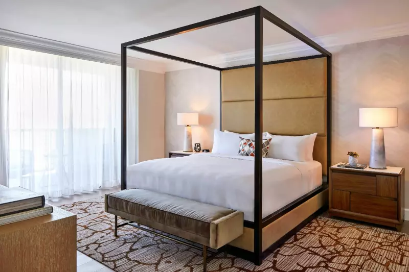 Signature Lake View Suite
