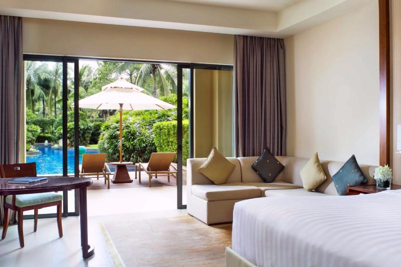 Poolside Courtyard View Room