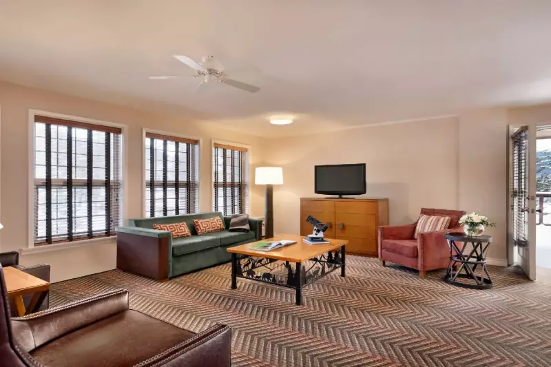 Main Lodge Lake View Suite
