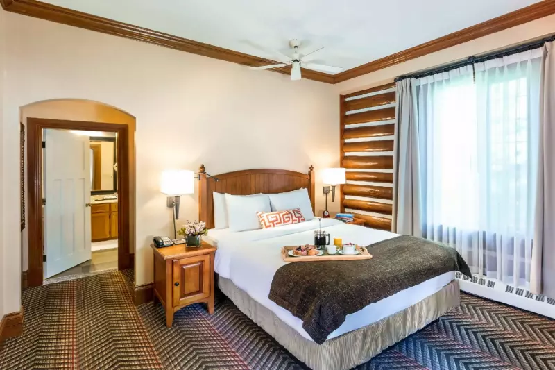 Lake View Suite