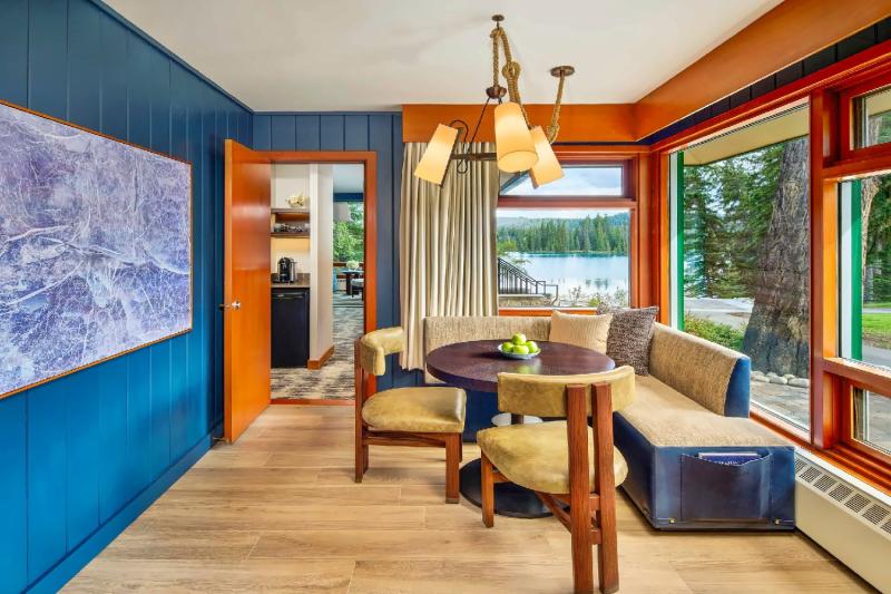 Premier Deluxe Partial Lake View Room