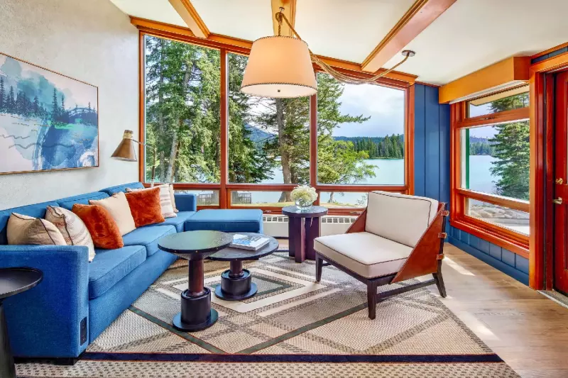 Junior Lake View Suite