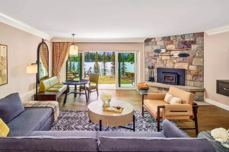 Luxury Lakefront Fireplace Suite