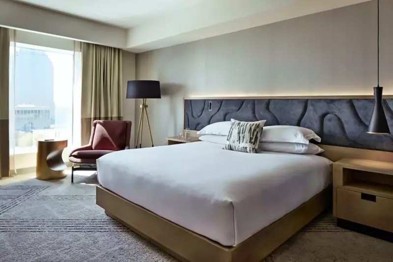 Premium Golden 1 Center View Room