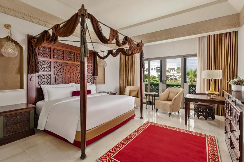 Deluxe Pool View Room 