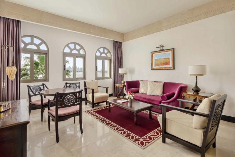 Deluxe Sea View Suite 