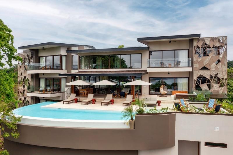 4 Bedroom Ocean View Pool Residence