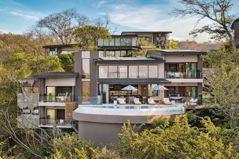 5 Bedroom Ocean View Pool Residence