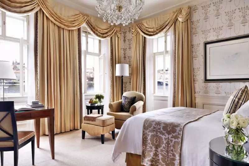 Premier River Room