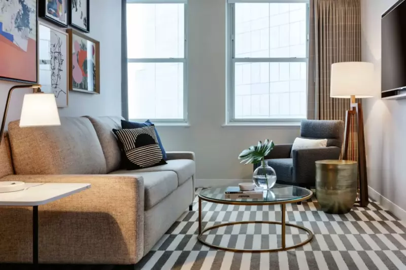 Corner City View Suite