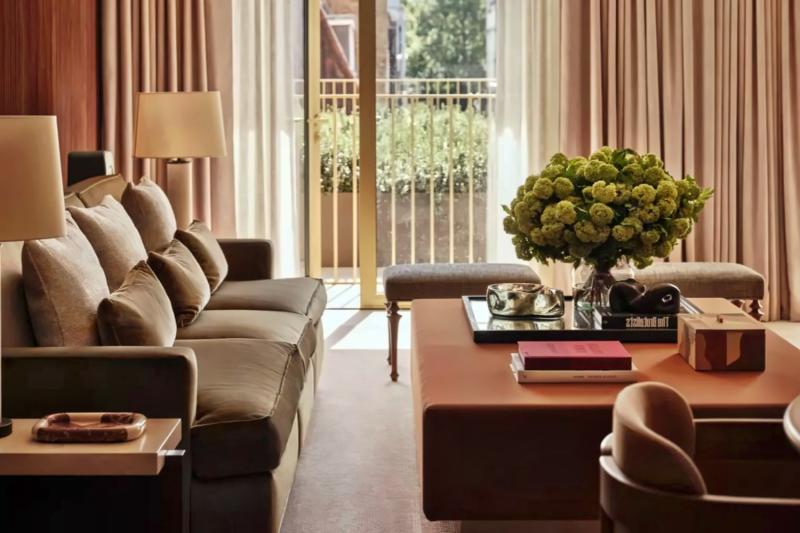 Grand Premier Mew Suite