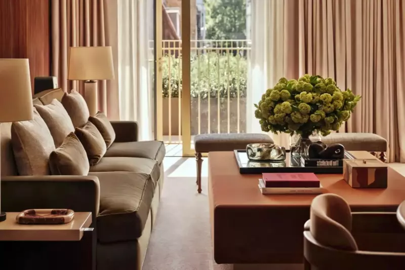 Grand Premier Mew Suite