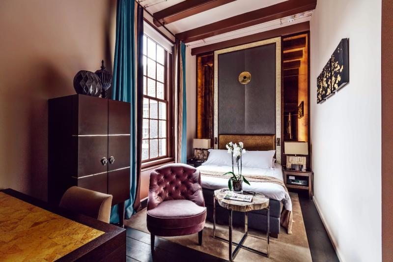 Standard Atrium View Room