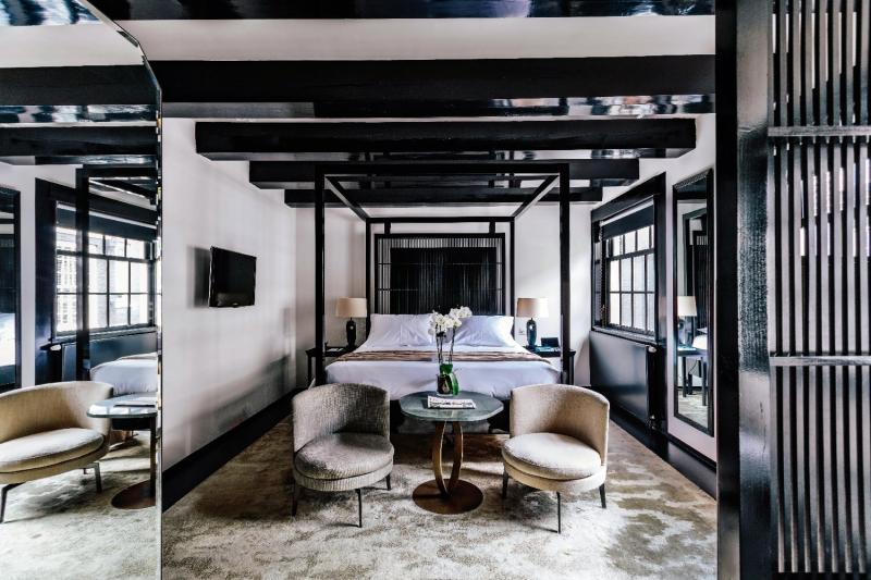 Luxury Atrium View Room