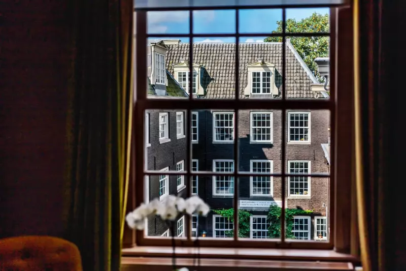 Luxury Atrium View Room